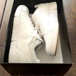 On Running Cloud The Roger white mens sneaker brand new